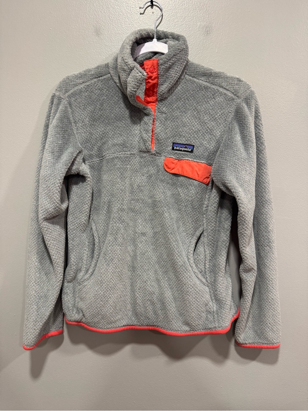 Patagonia Women's Re-Tool Snap-T Pullover in Grey and Coral Size Small